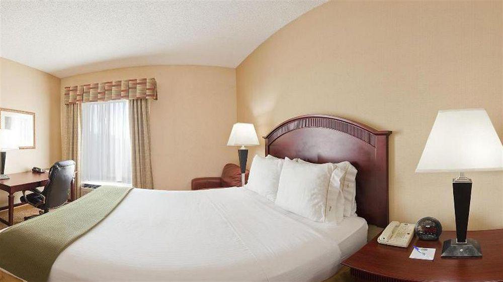 Holiday Inn Express Hotel & Suites Bentonville By Ihg Exteriör bild