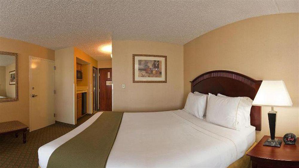 Holiday Inn Express Hotel & Suites Bentonville By Ihg Exteriör bild