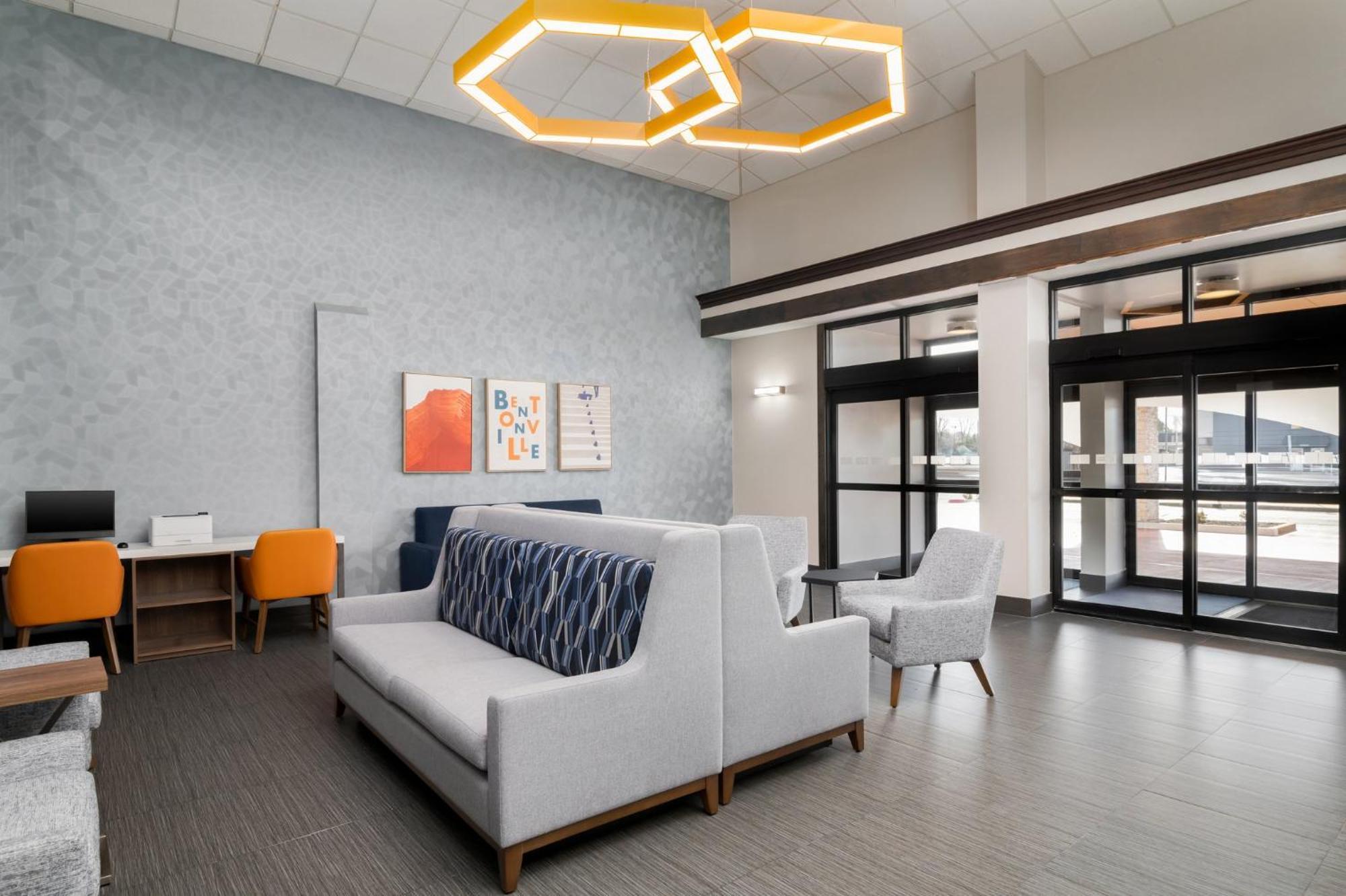 Holiday Inn Express Hotel & Suites Bentonville By Ihg Exteriör bild